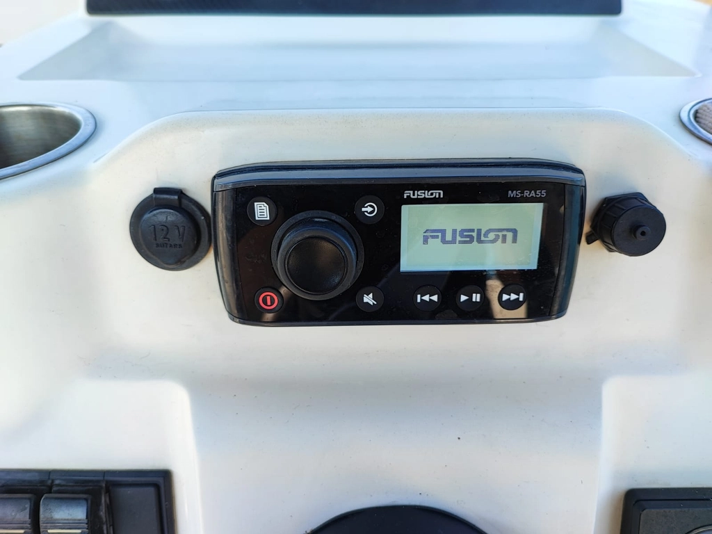 Quicksilver 675 activ 150HP - picture 14